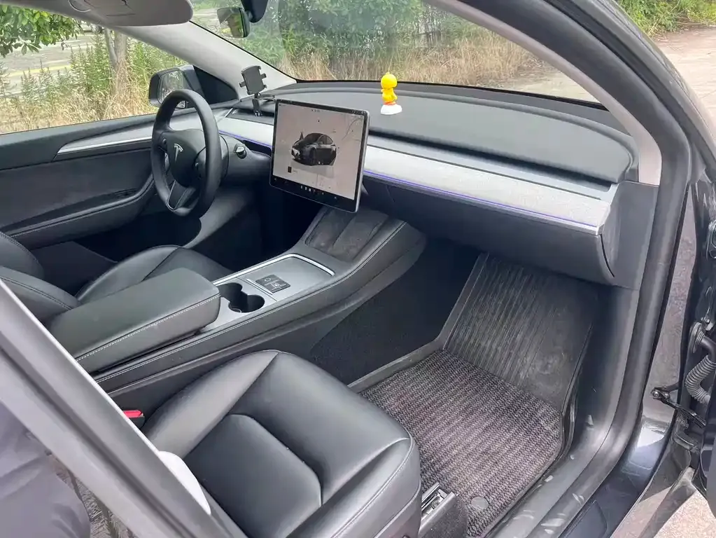 Tesla Model Y — фото 8