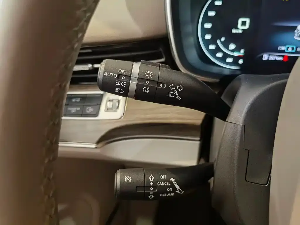 Roewe iMAX8 — фото 2