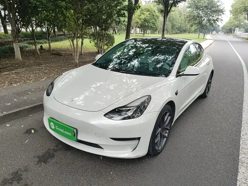 Tesla Model 3 — фото 9