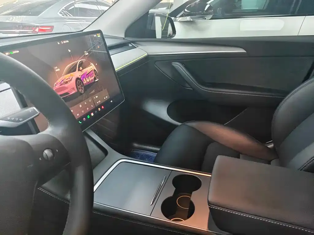 Tesla Model Y — фото 4