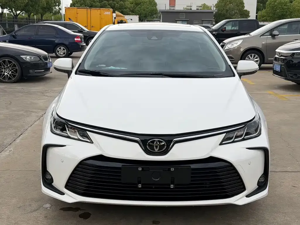 Toyota Corolla — фото 1
