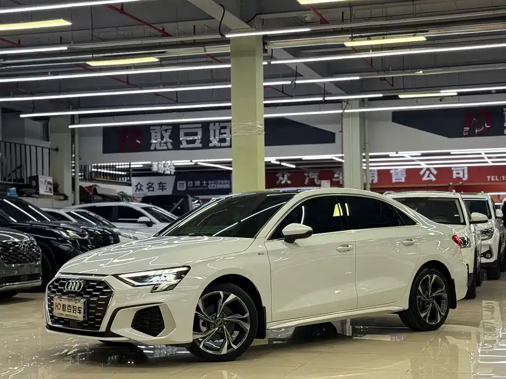 Audi A3 — фото 1
