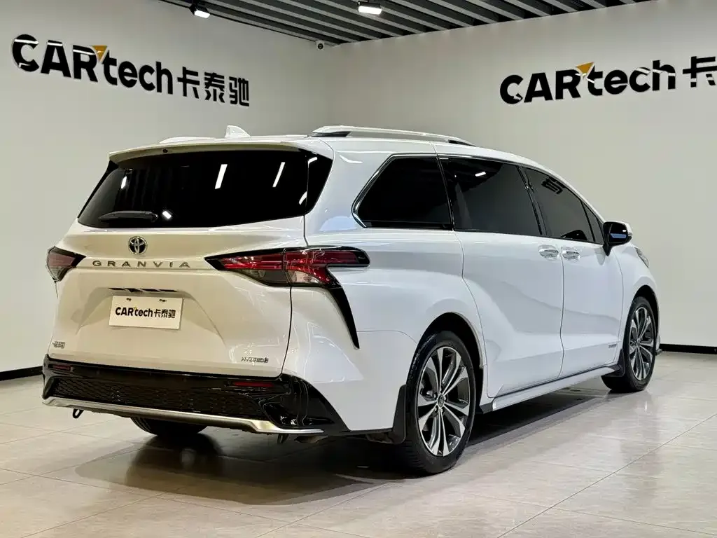Toyota Granvia — фото 7