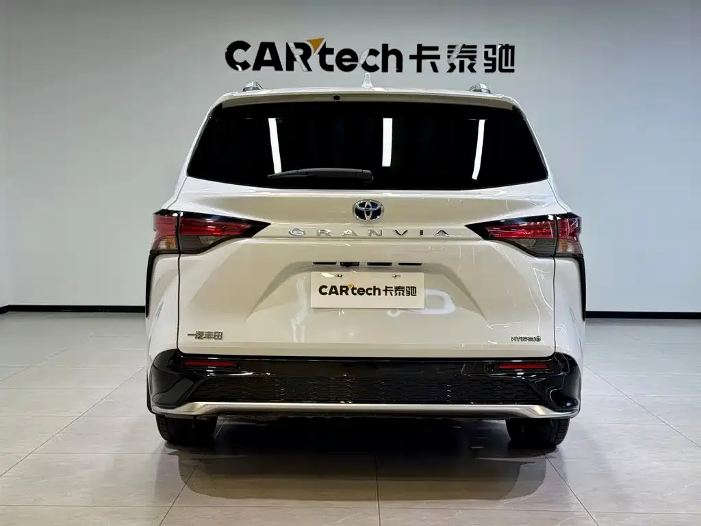Toyota Granvia — фото 6