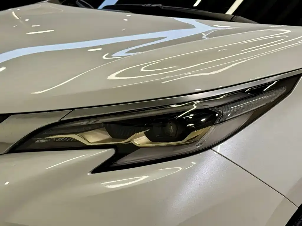 Toyota Granvia — фото 2