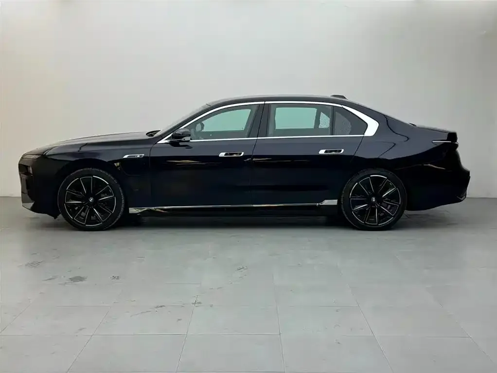 BMW i7 — фото 6