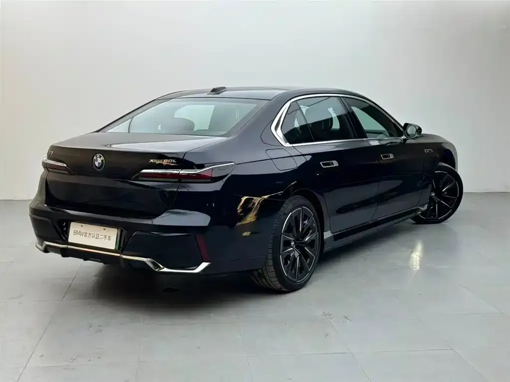 BMW i7 — фото 7