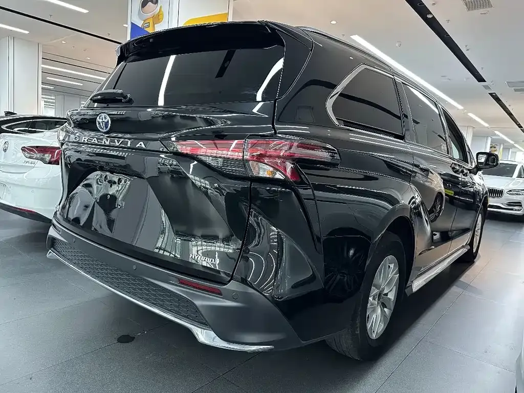 Toyota Granvia 2024 из CN, фото 3