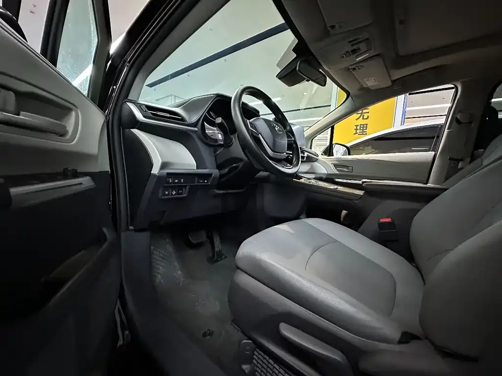 Toyota Granvia 2024 из CN, фото 8