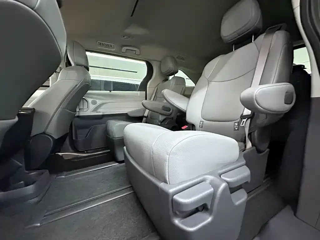 Toyota Granvia 2024 из CN, фото 5