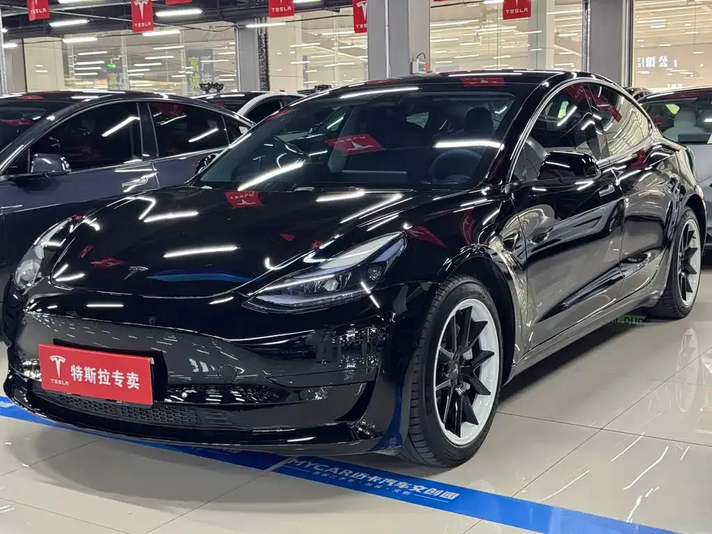 Tesla Model 3 — фото 1