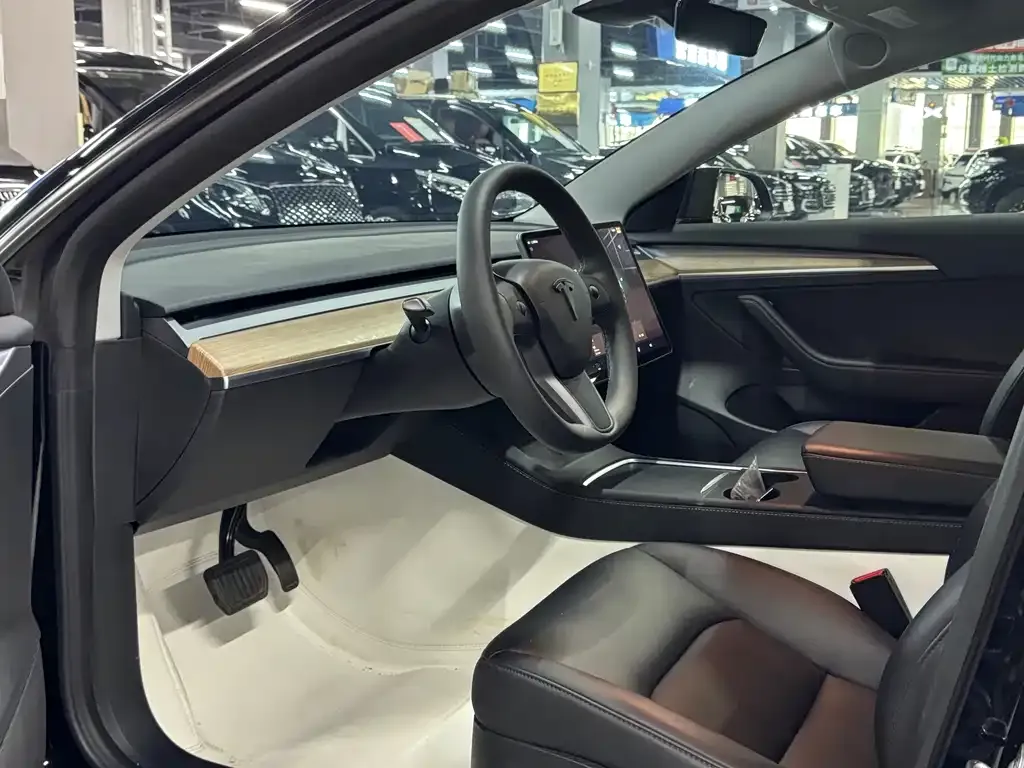 Tesla Model 3 — фото 6