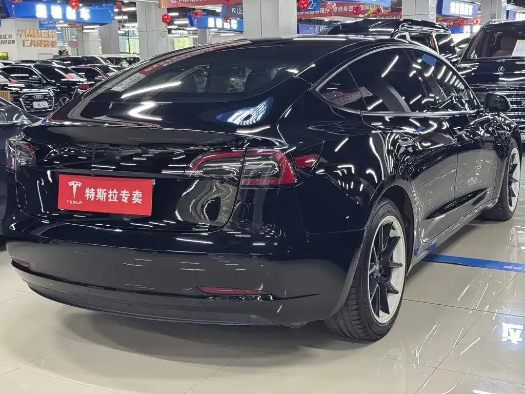 Tesla Model 3 — фото 5