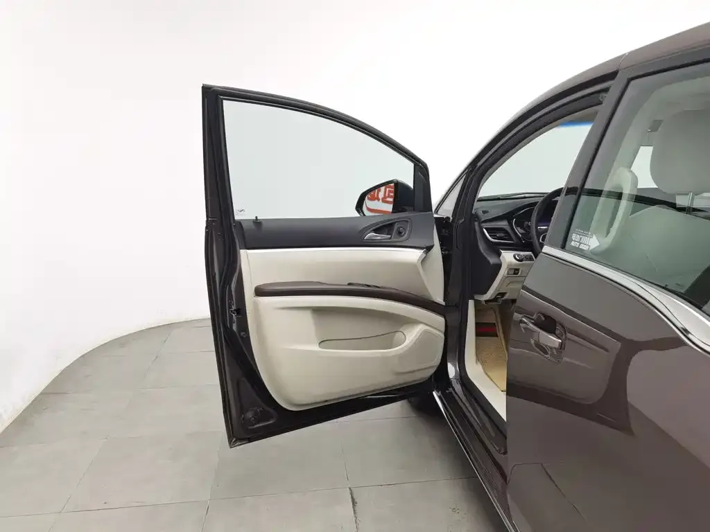 Buick GL8 2024 из CN, фото 8