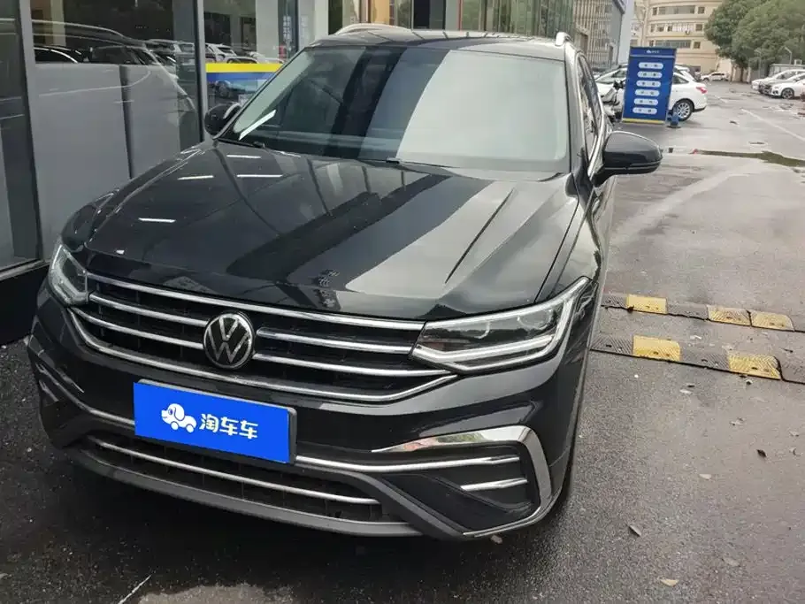 Volkswagen Tiguan L — фото 1