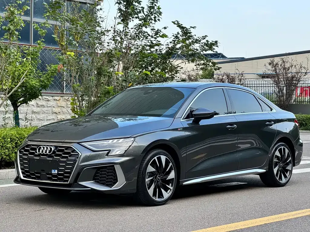Audi A3 — фото 1