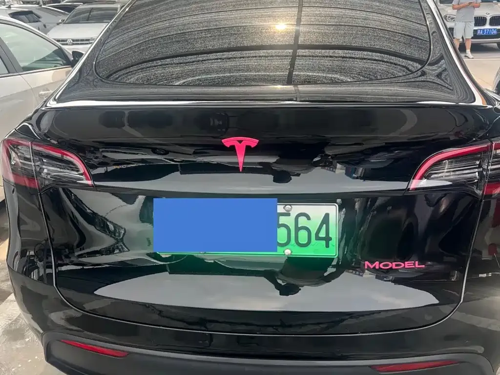 Tesla Model Y — фото 10
