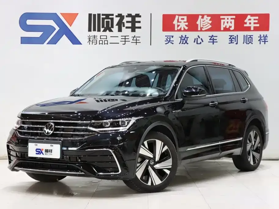 Volkswagen Tiguan L — фото 1