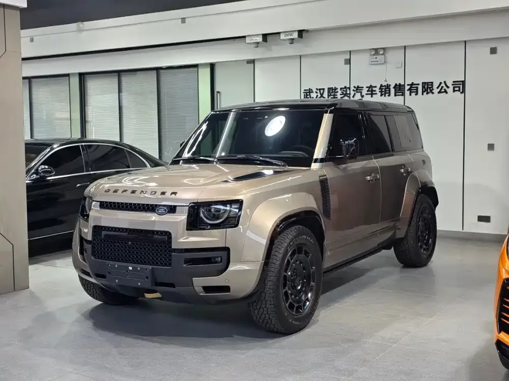 Land Rover Defender — фото 1