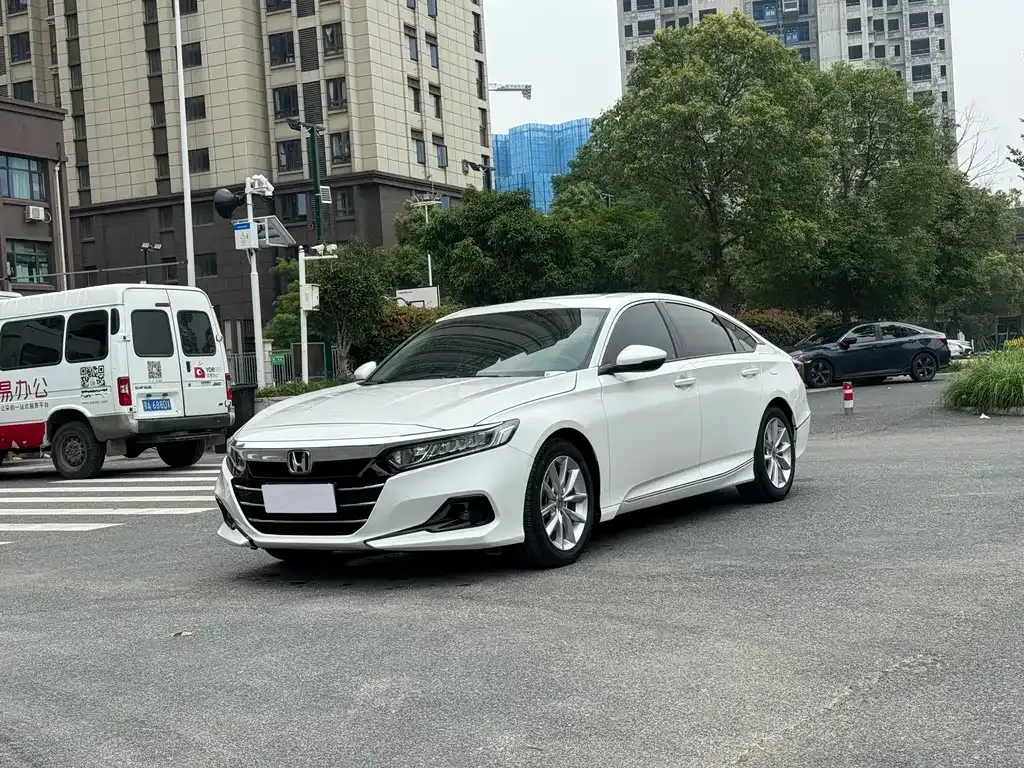 Honda Accord — фото 1