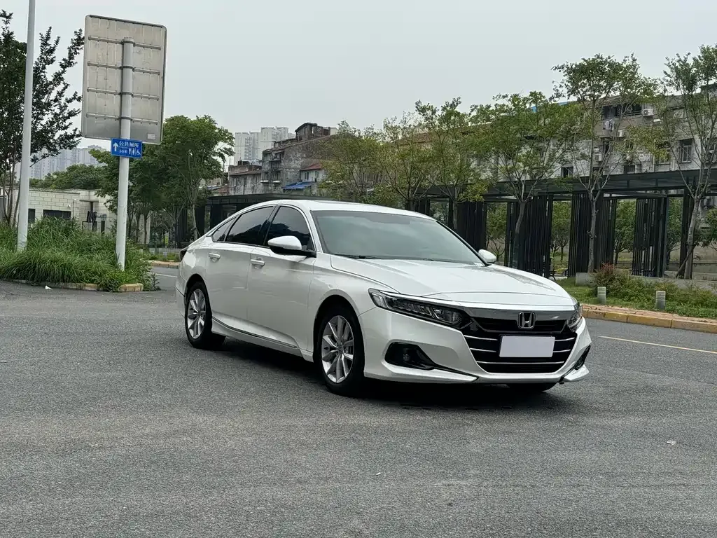 Honda Accord — фото 8