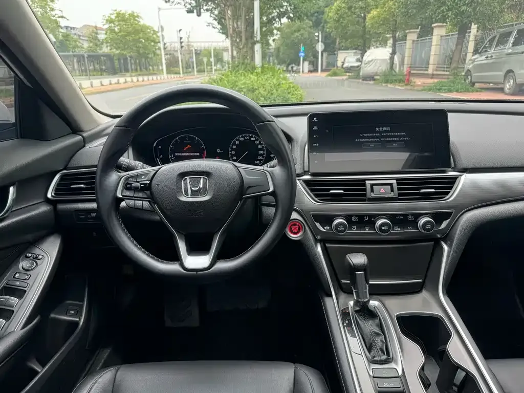Honda Accord — фото 9