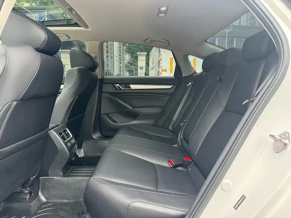 Honda Accord — фото 6