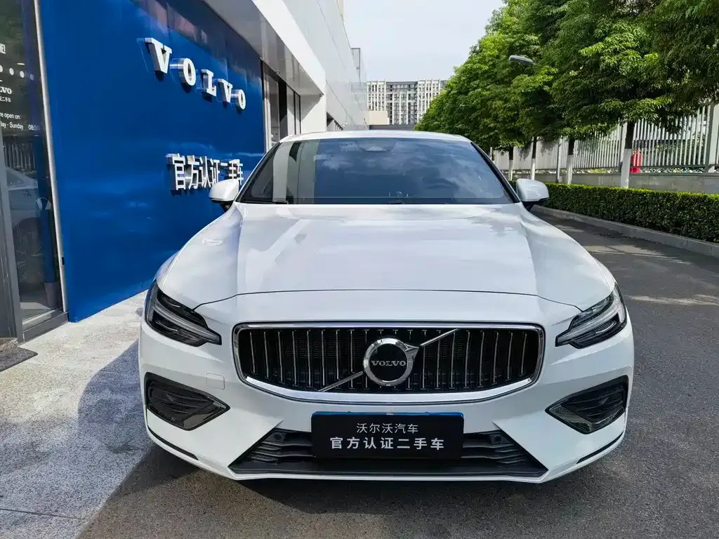 Volvo S60 — фото 10