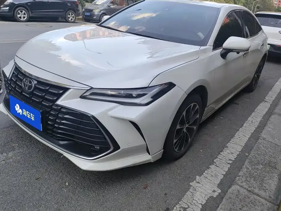 Toyota Avalon — фото 1