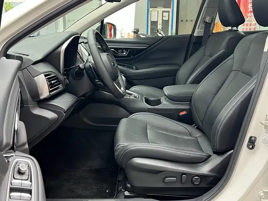 Subaru Outback — фото 10