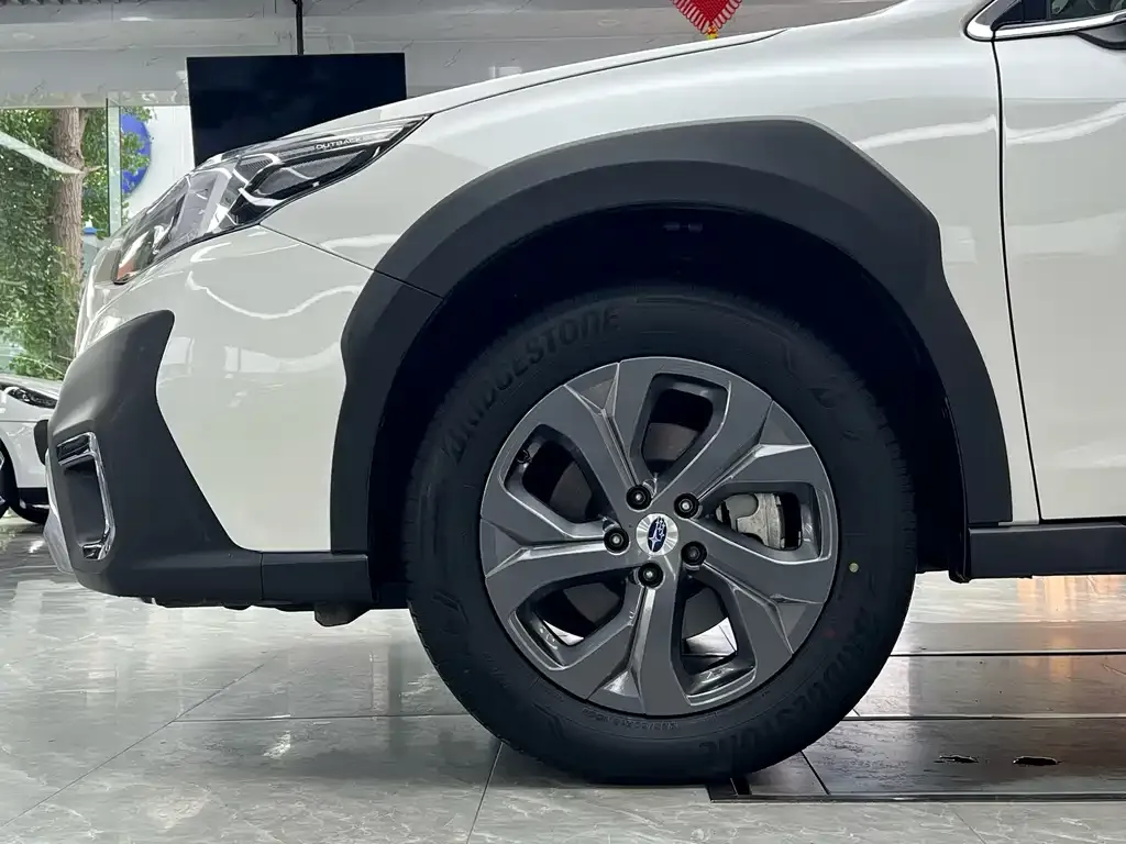 Subaru Outback — фото 9