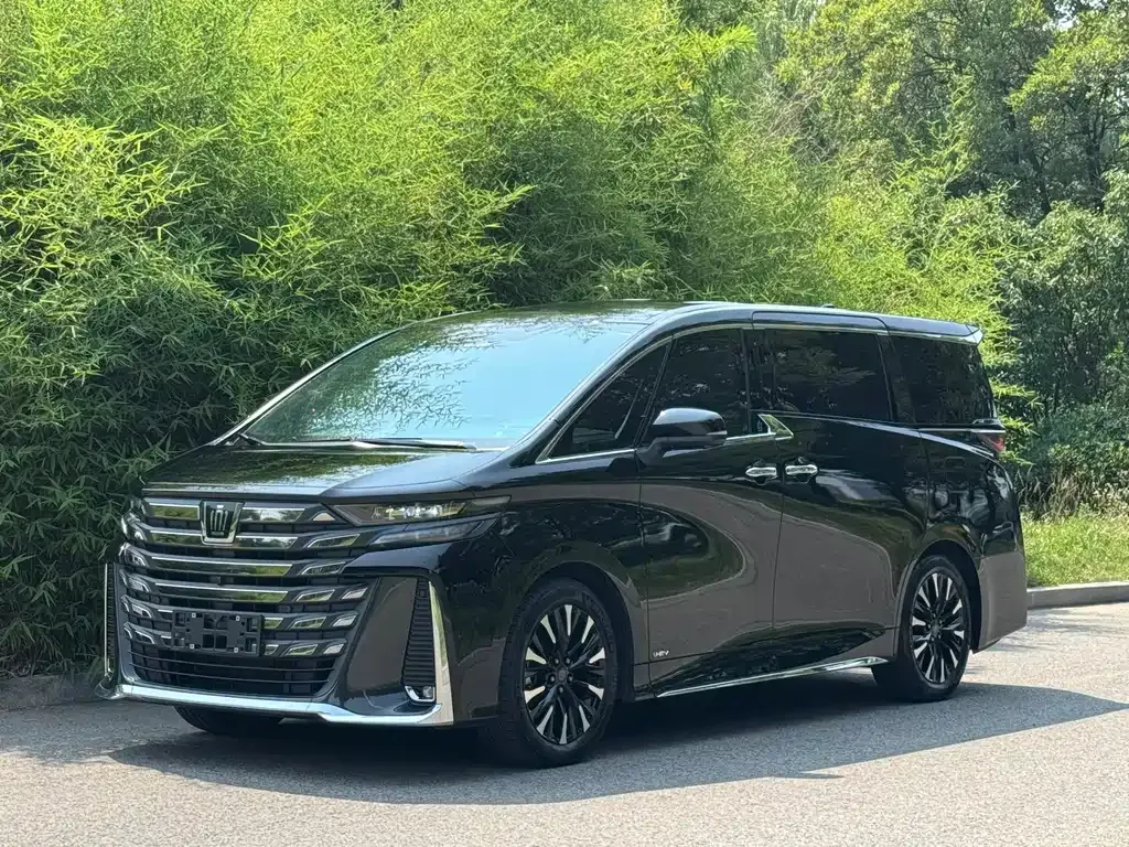Toyota Vellfire — фото 1