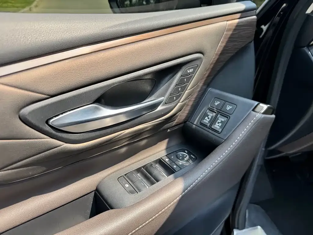Toyota Vellfire — фото 4