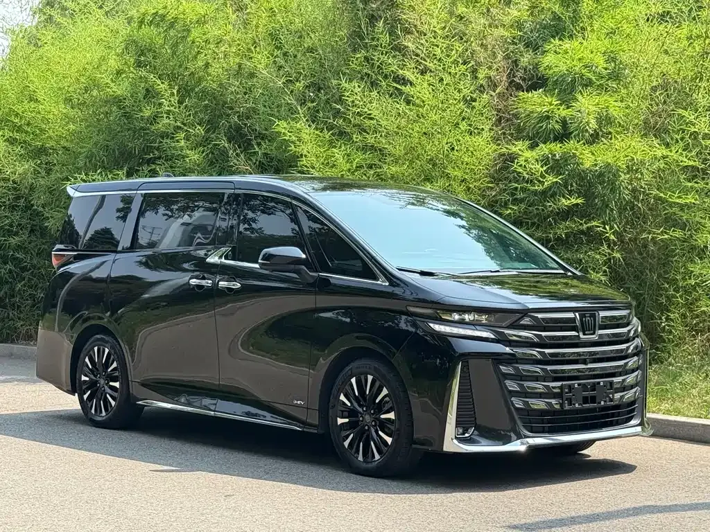 Toyota Vellfire — фото 10