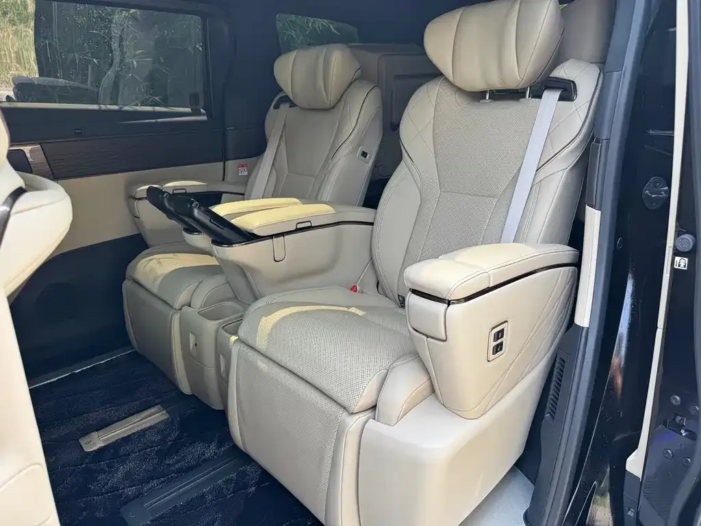 Toyota Vellfire — фото 2