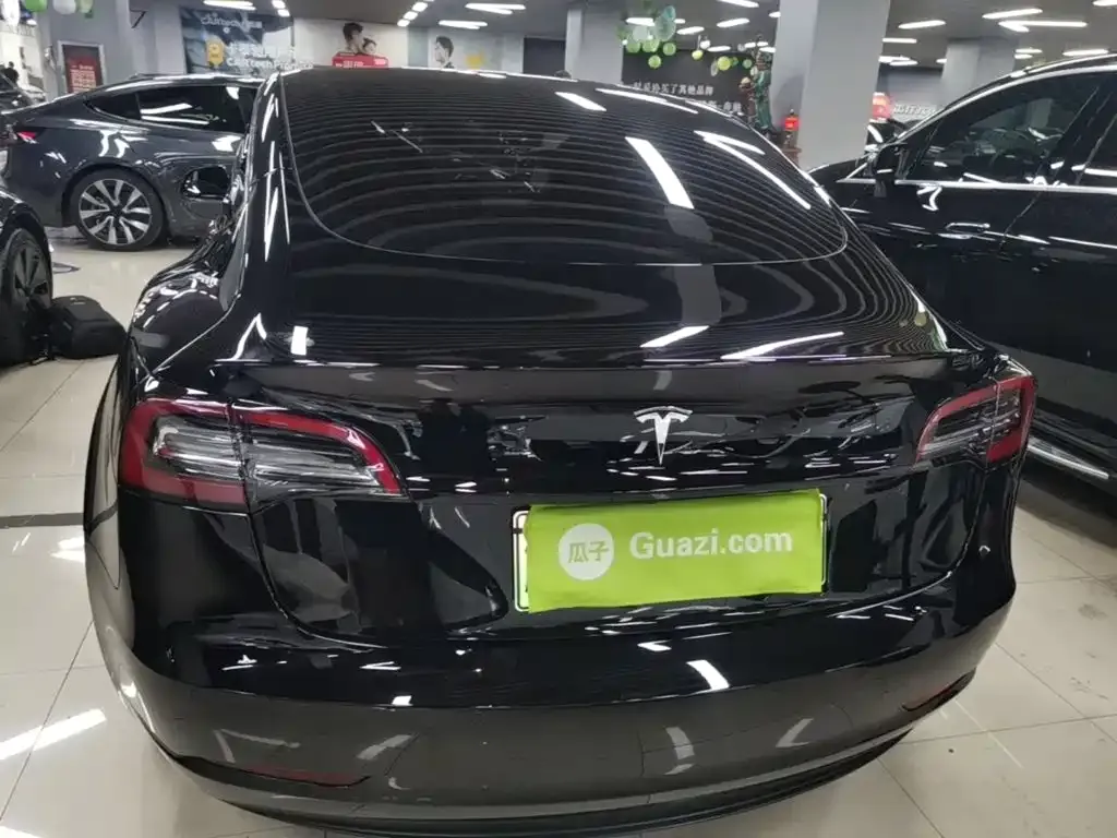 Tesla Model 3 — фото 10