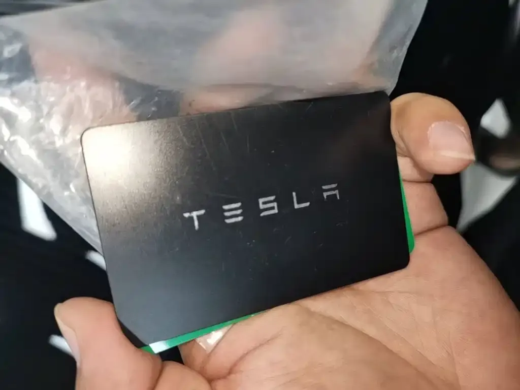 Tesla Model 3 — фото 2