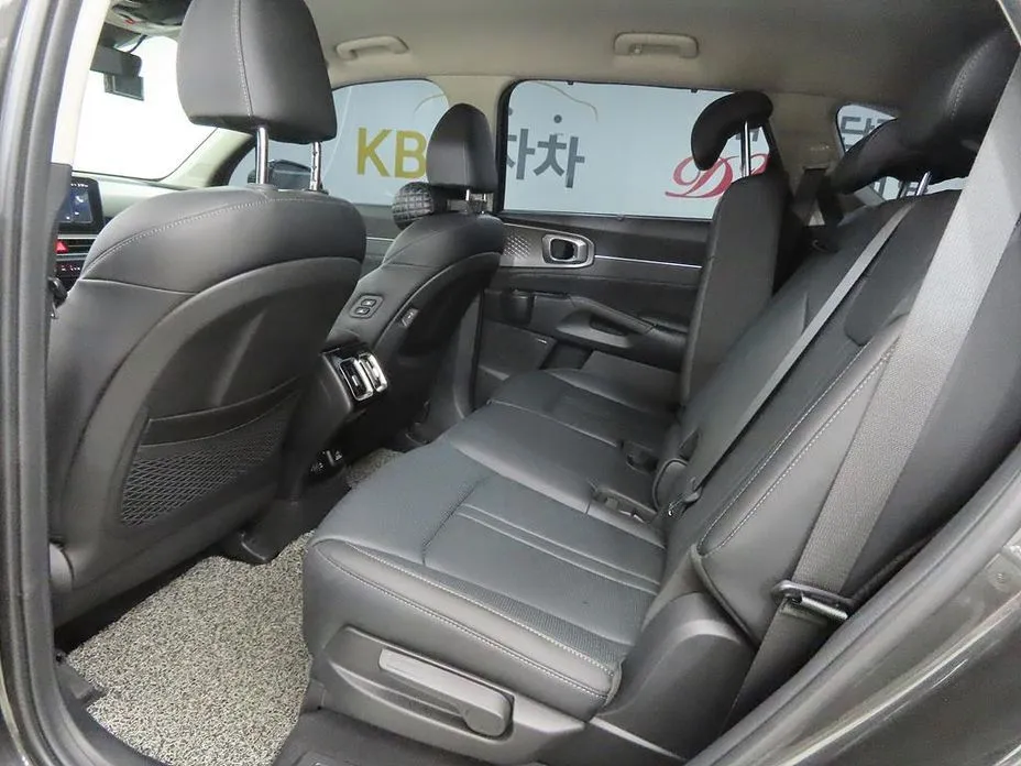 Kia Sorento — фото 9