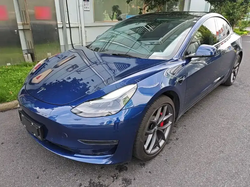 Tesla Model 3 — фото 1
