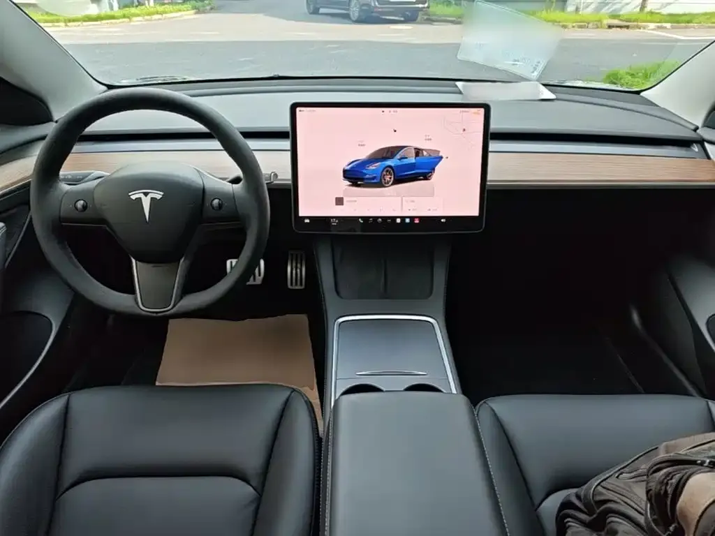 Tesla Model 3 — фото 10
