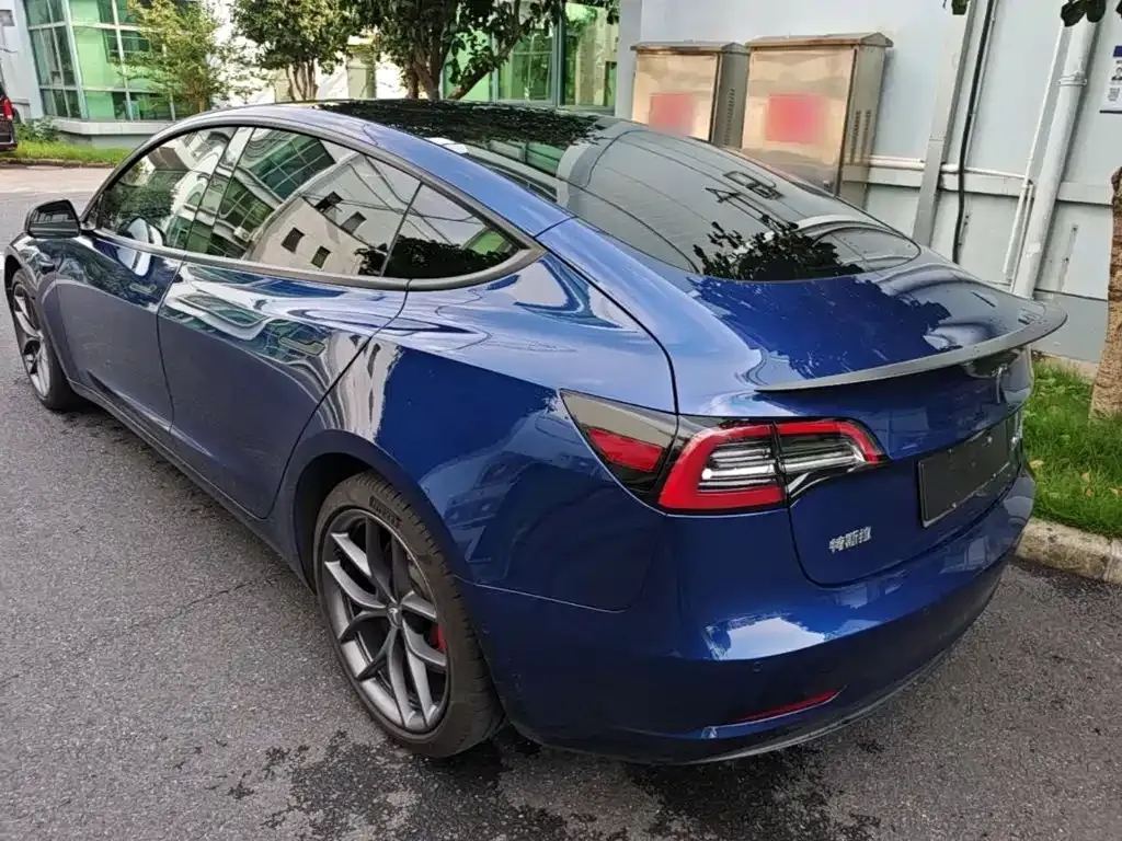 Tesla Model 3 — фото 2