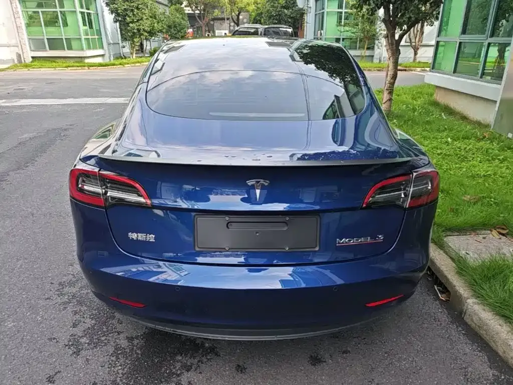Tesla Model 3 — фото 6