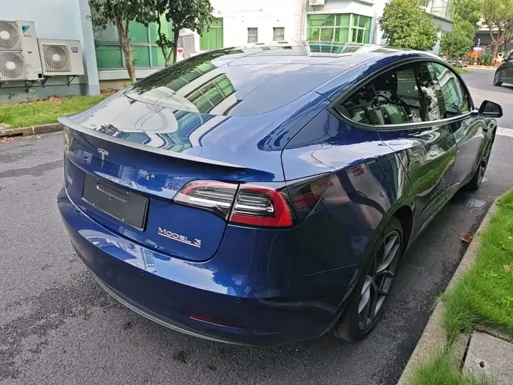 Tesla Model 3 — фото 7