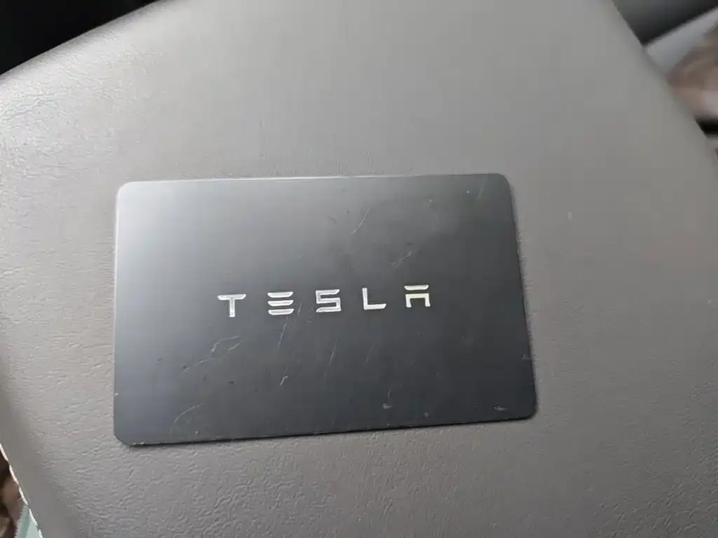 Tesla Model 3 — фото 5