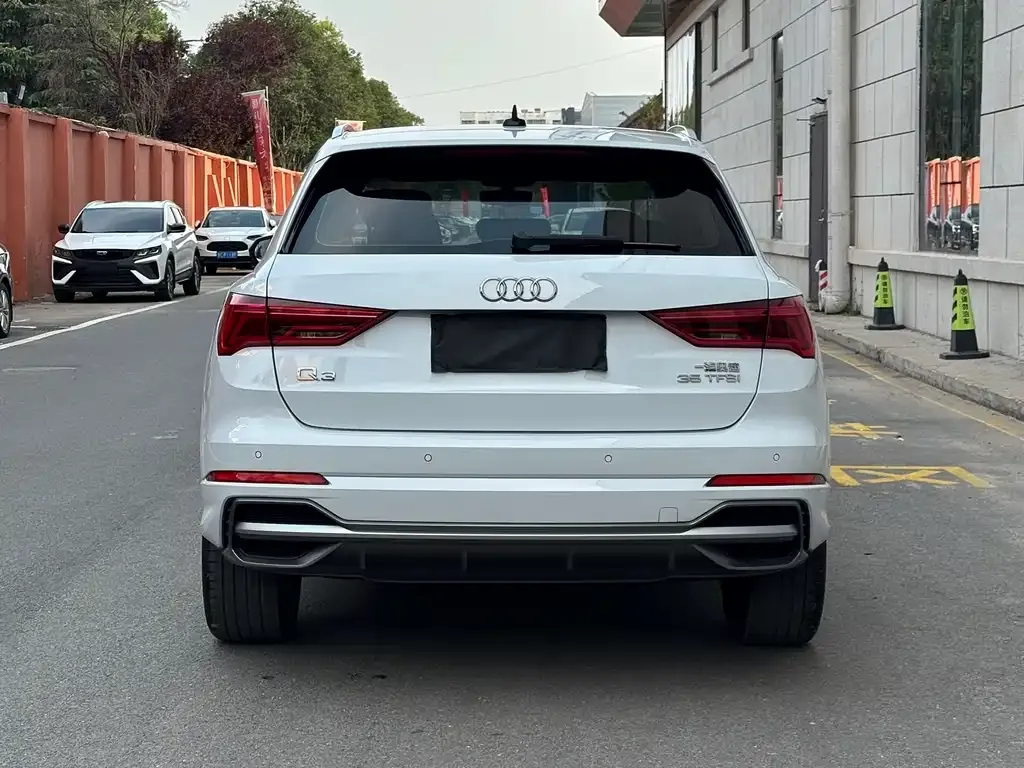 Audi Q3 — фото 10