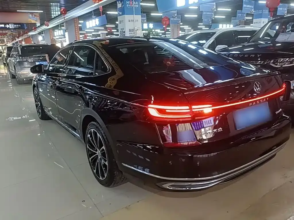 Volkswagen Passat — фото 10