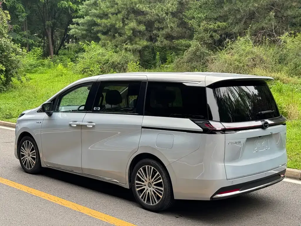 GAC Motor 传祺E8 PHEV — фото 6