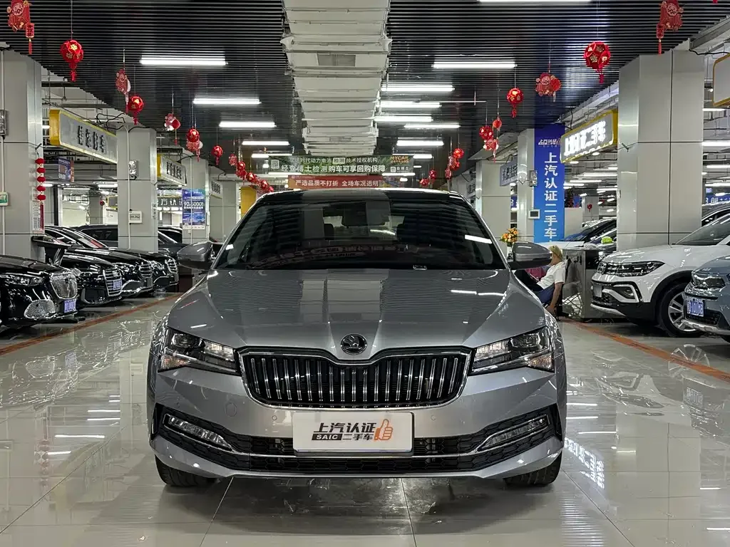 Skoda Superb — фото 9