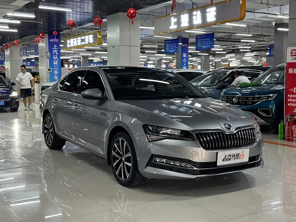Skoda Superb — фото 8
