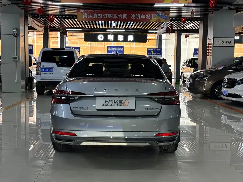 Skoda Superb — фото 7